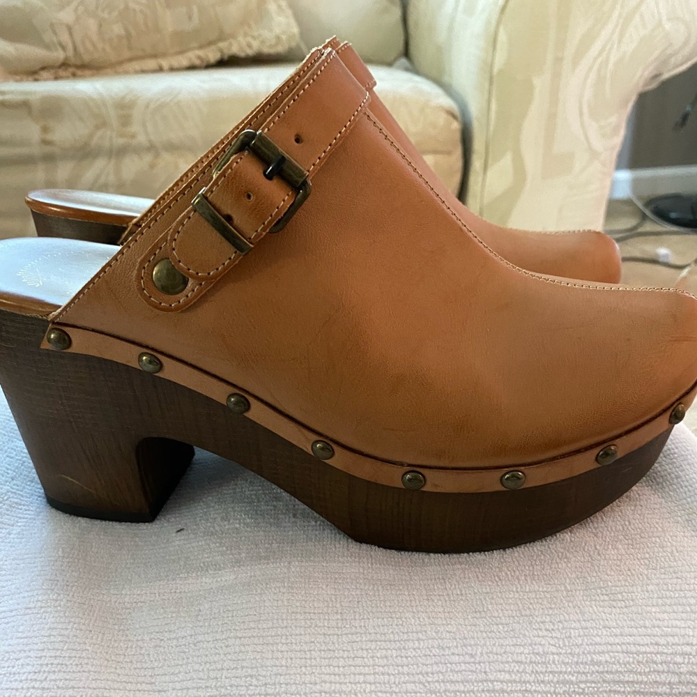 Very stylish clogs